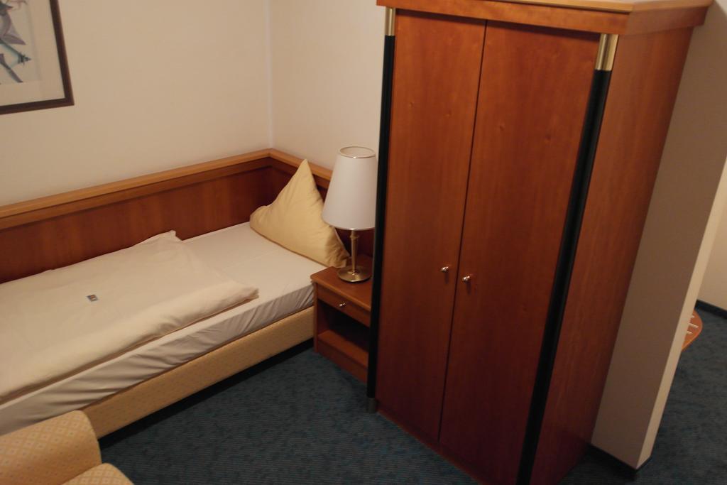 Hotel Jahnhaus Langenfeld  Kamer foto