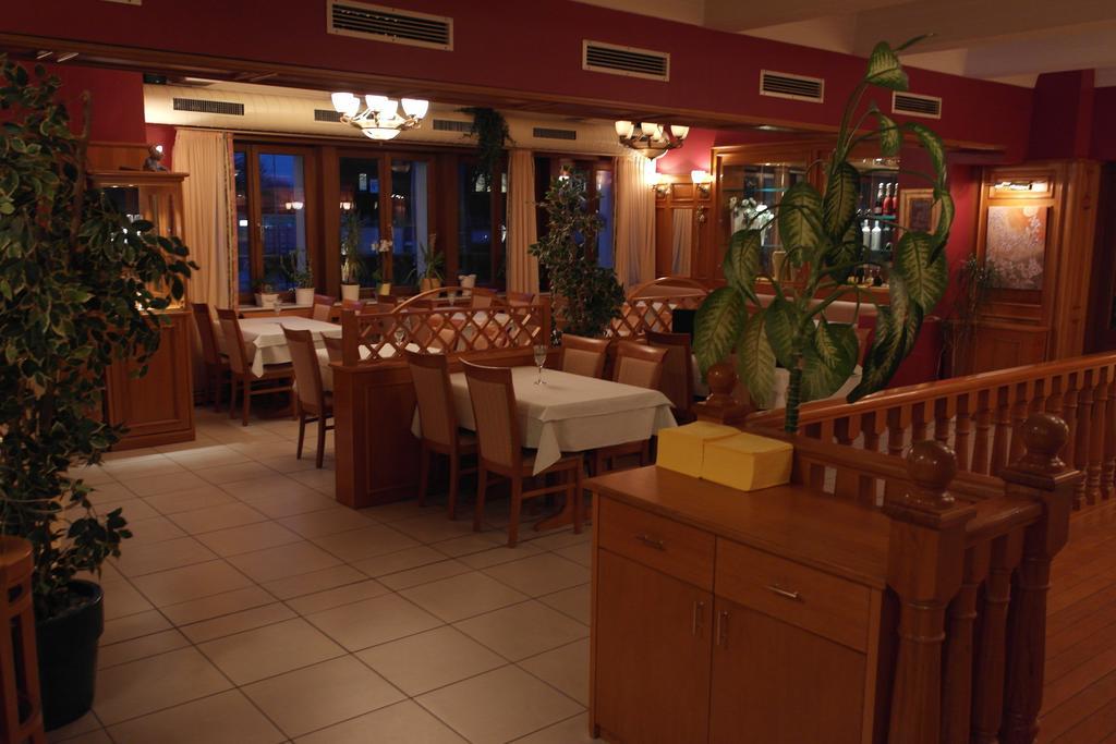 Hotel Jahnhaus Langenfeld  Buitenkant foto
