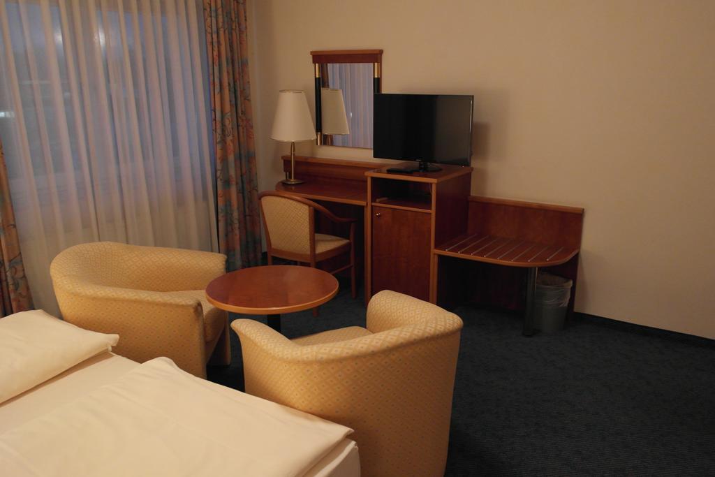 Hotel Jahnhaus Langenfeld  Kamer foto