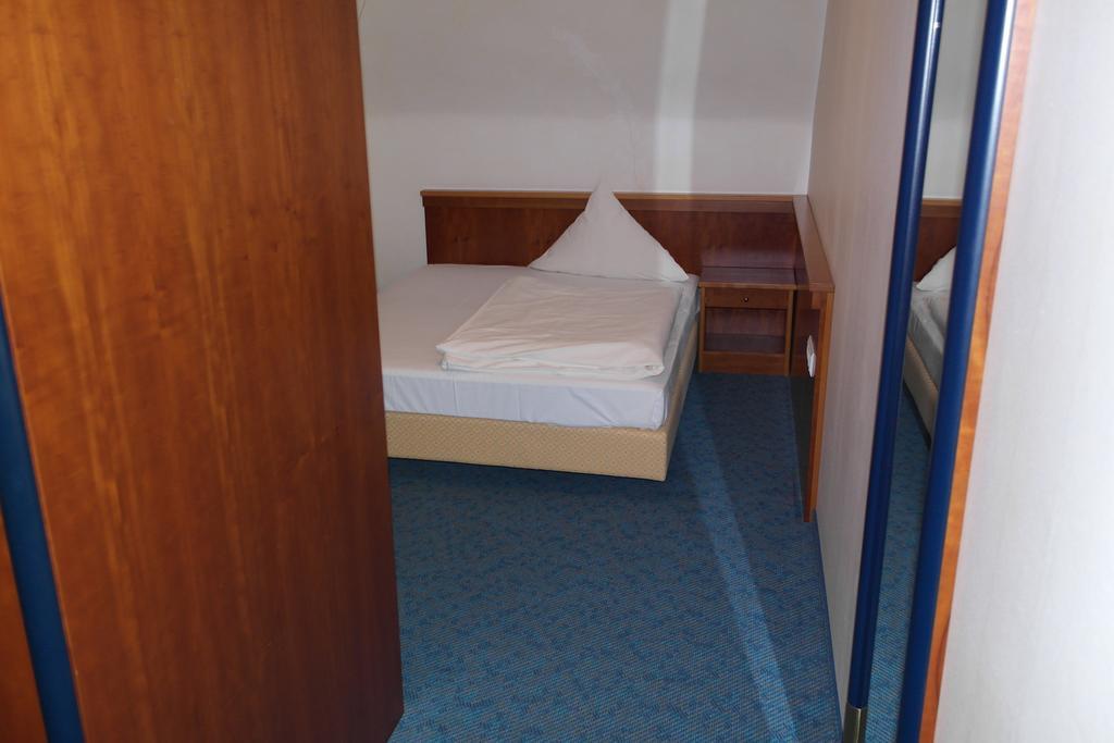 Hotel Jahnhaus Langenfeld  Kamer foto