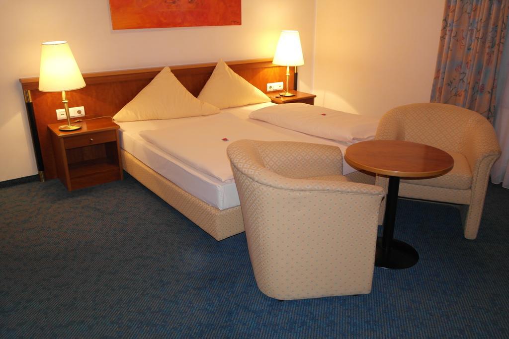 Hotel Jahnhaus Langenfeld  Kamer foto